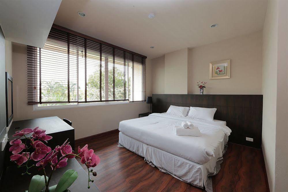 The Tepp Aparthotel Bangkok Exterior photo